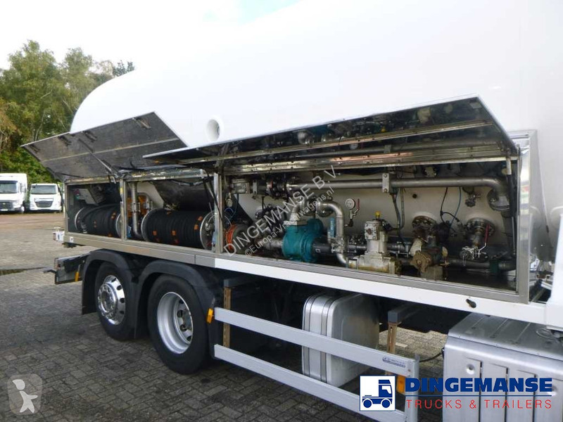 Camion Mercedes 2635 6x2 gas tank 28 m3
