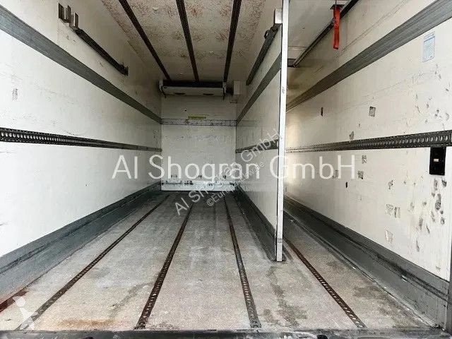 Vrachtwagen Mercedes 1218 Carrier Supra...