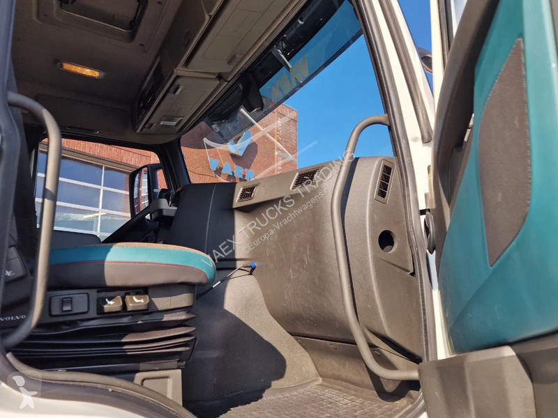 Kamion Volvo 330 4x2 - Carrier MT 18 Frigo -...