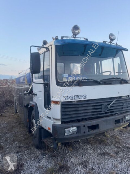 Camión Volvo FL 618