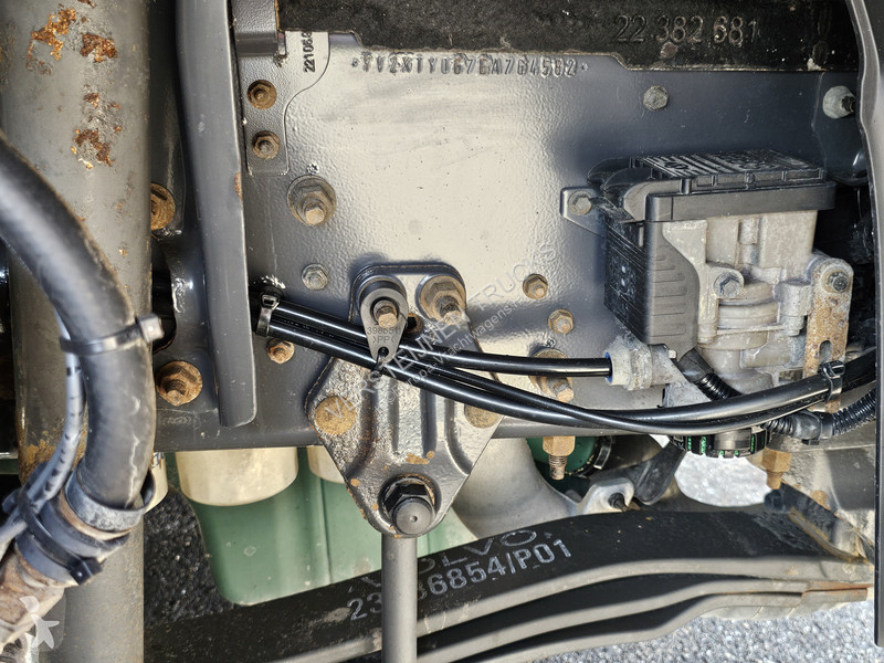 Kamion Volvo 460 / 8x4-4 / HMF CRANE + HOOKLIFT...