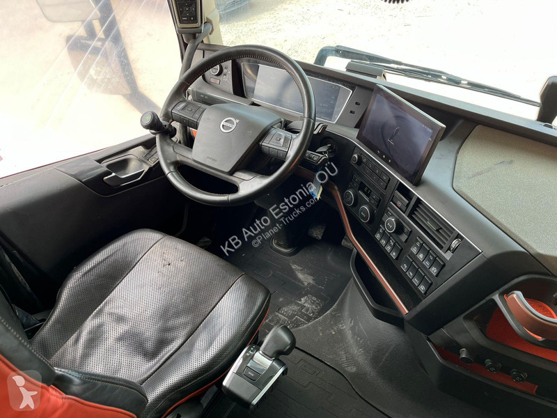 Kamion Volvo 750 8x4/4 DAMAGED !