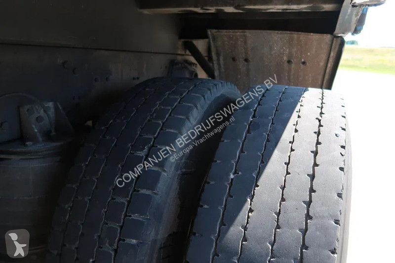 Kamion Scania R143-420 V8 EFFER 8200 Kraan -...