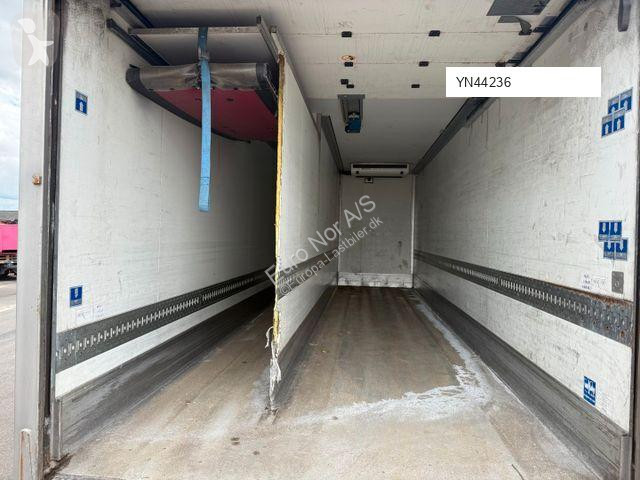 Lastbil Iveco 180E32 4x2 Schmitz / Thermo King...