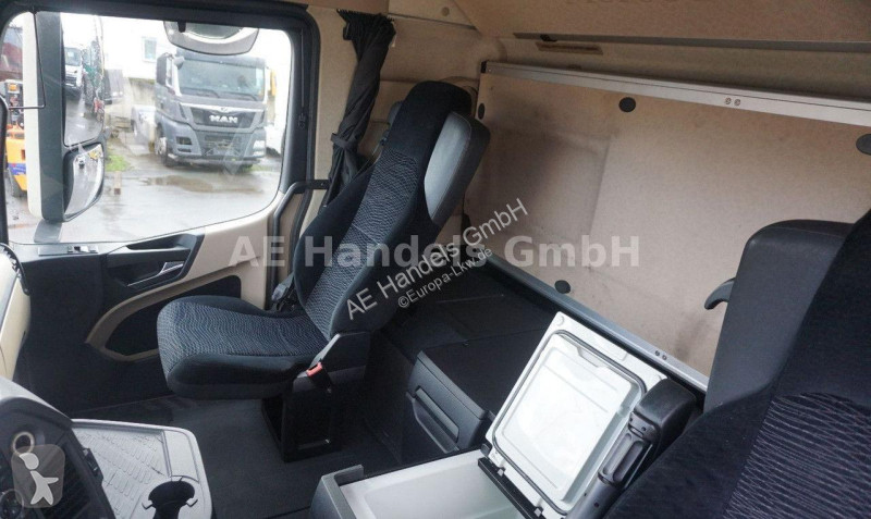 Vrachtwagen Mercedes 2551