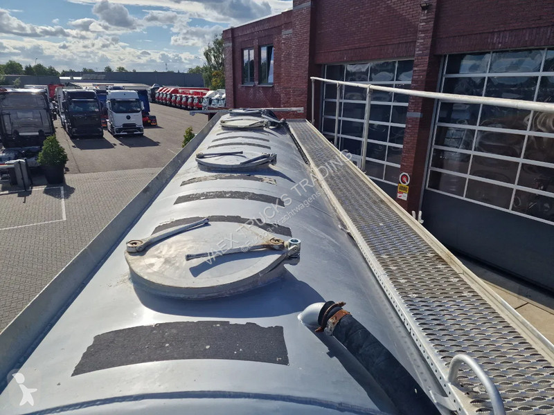 Kamion Volvo 16650 6x2 Globetrotter - 28M3 Bulk...