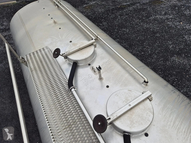 شاحنة Renault 320 DXI - 11000L INSULATED INOX...