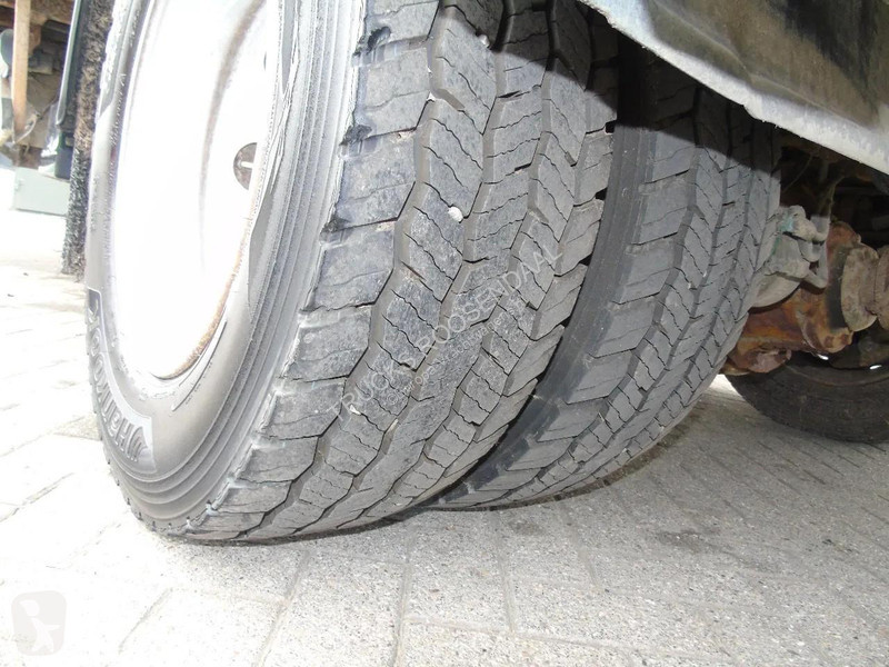 شاحنة Volvo FL 240 + 12t + euro 5 + lift