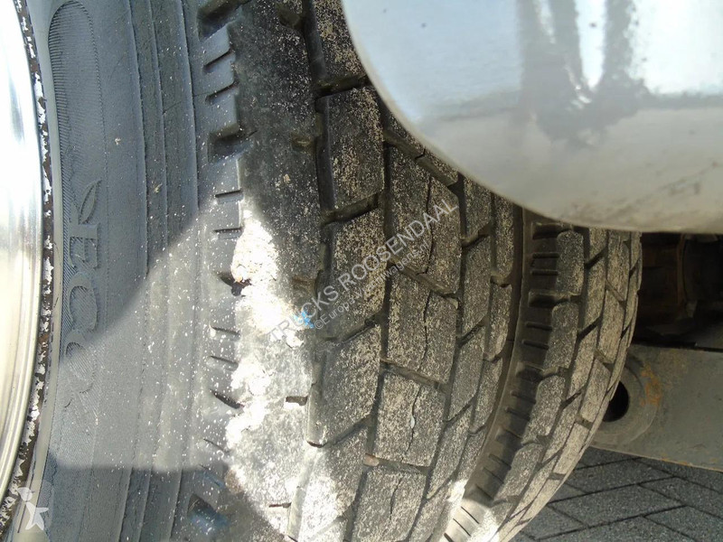 شاحنة Mercedes 1218 + euro 5 + lift