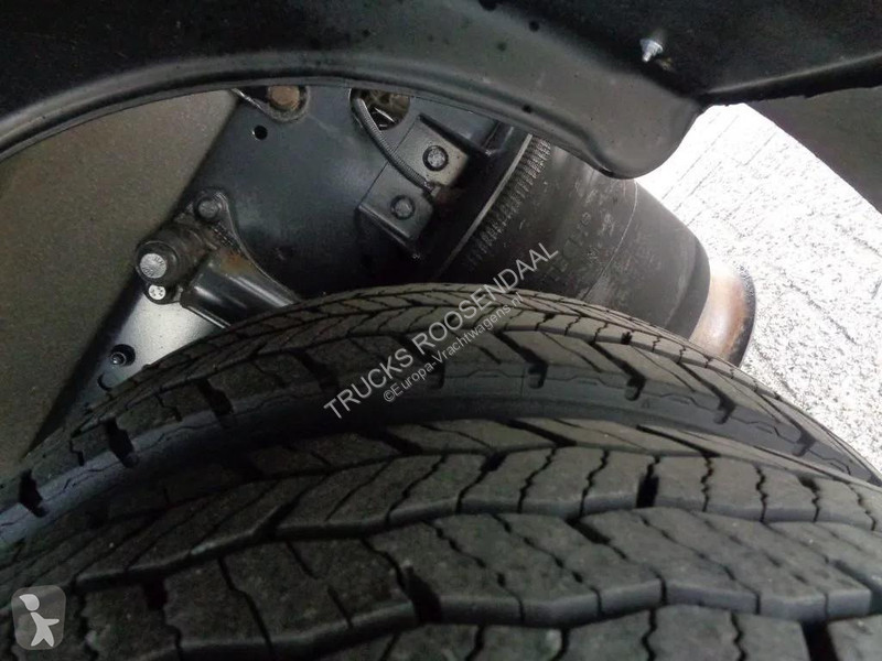شاحنة Mercedes 822 + Euro 5 + Dhollandia lift