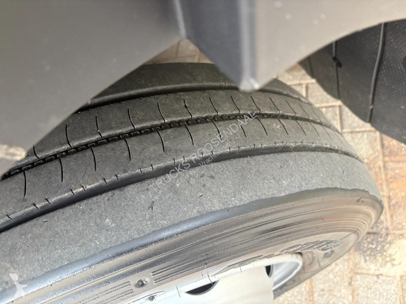 شاحنة Iveco 120E18 + euro 5 + lift