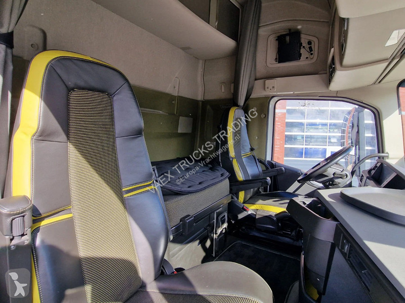 Kamión Volvo 16750 XL 8x4*4 - Carrier Supra...