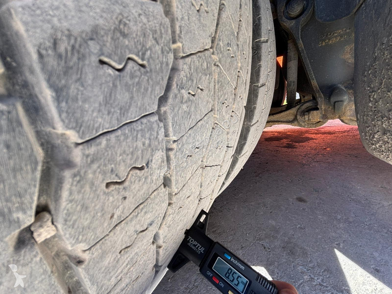 شاحنة Volvo 500 6x2 ThermoKing T-1200R / box...