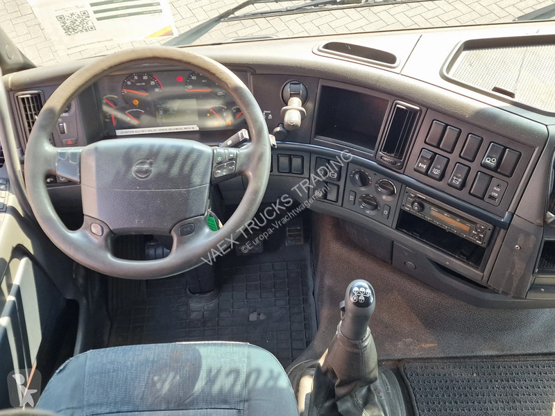 شاحنة Volvo 460 Berdex 3 deck livestock -...
