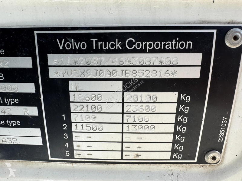 Vrachtwagen Volvo 330 4x2 EURO 6, TUV TILL 03-2027