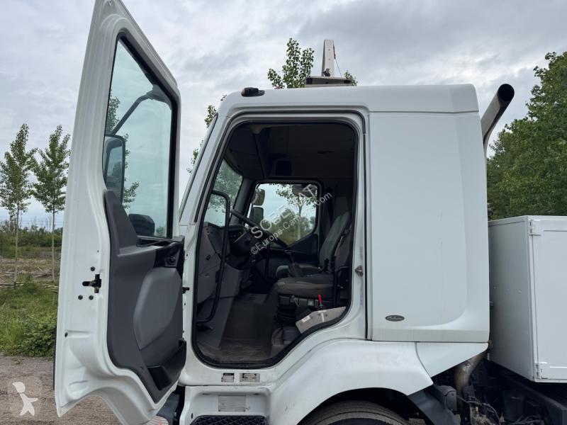 شاحنة Renault 220 DCI