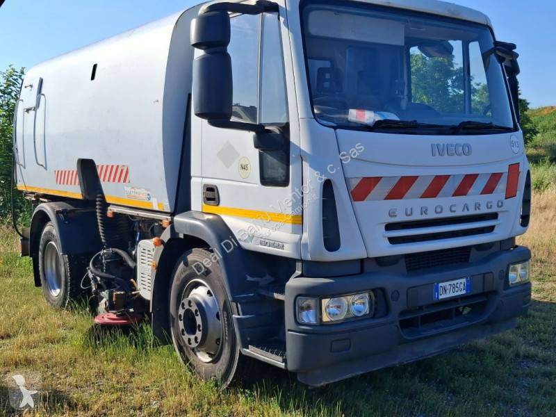 آلة لصيانة الطرق Iveco