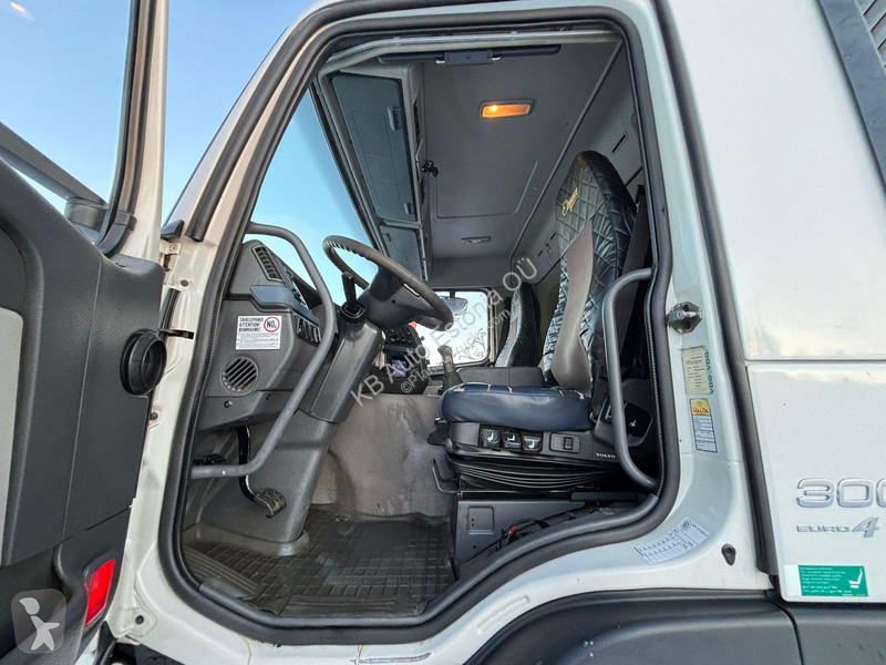 شاحنة Volvo FM 300 6x6 FOR SALE AS CHASSIS / OY...