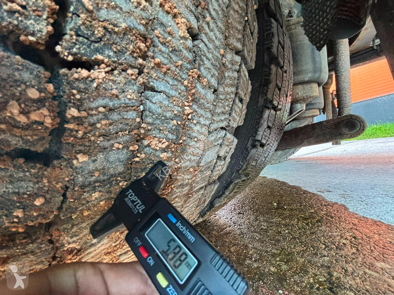شاحنة Volvo 330 4x2 BOX L=7647 mm