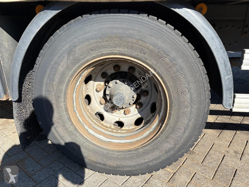 شاحنة Scania P230 + 3 PEDAS + 19t + OADIFT 1500 KG