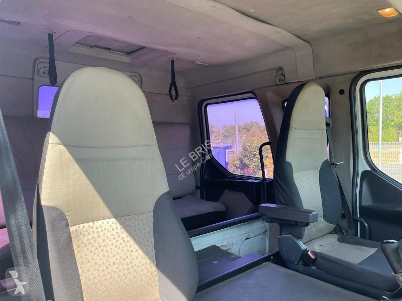 شاحنة Renault  MIDLUM 220