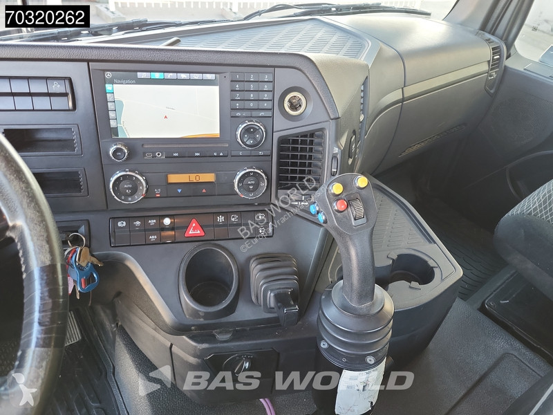 Vrachtwagen Mercedes 3251 8X4 25tons hooklift...