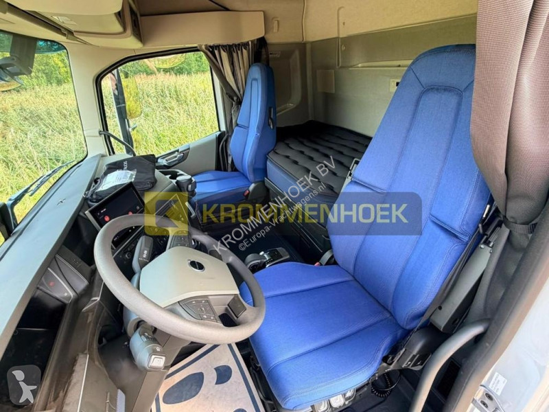 Трал Volvo FH 500 8x2 Machine transporter | New