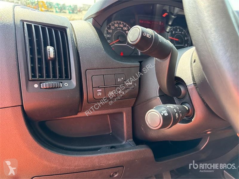 Vrachtwagen Opel 2.2