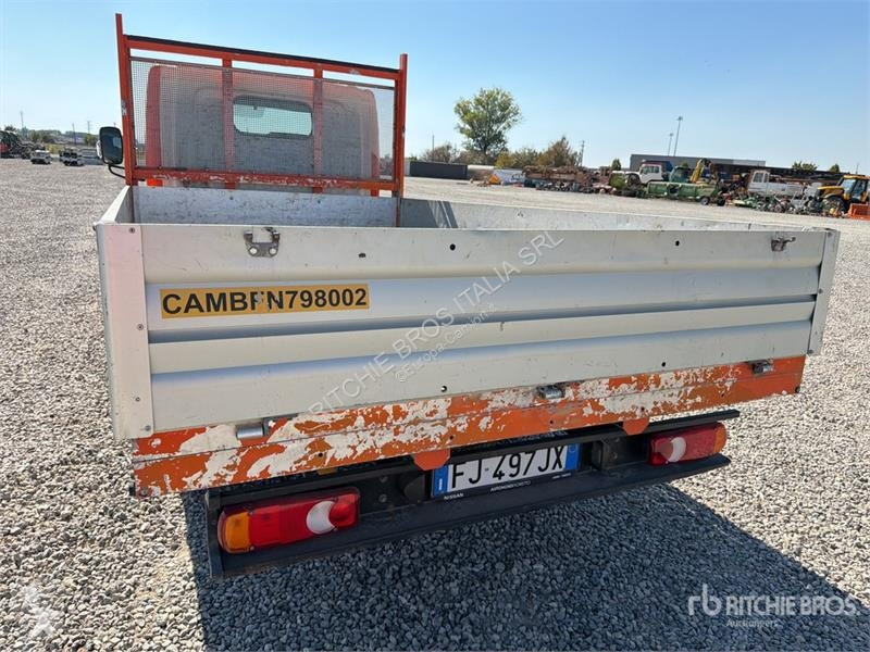 Furgoneta Nissan Flatbed Truck