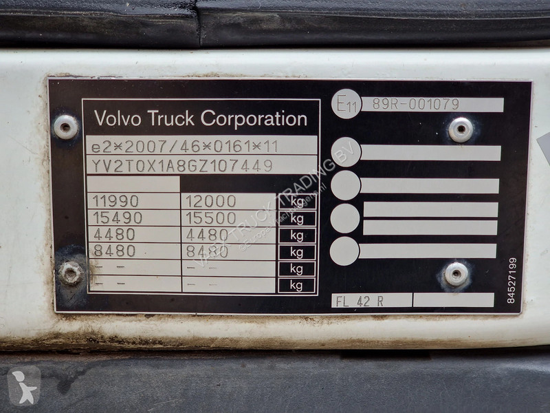 Camión Volvo 250 4x2 - Box - Loadlift - A/C -...
