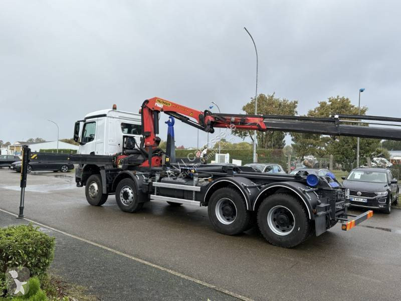 Vrachtwagen Mercedes 3240