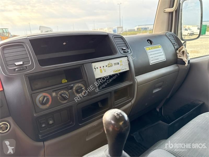 Camión Nissan P200A 17.8 m on Nissan P200A...