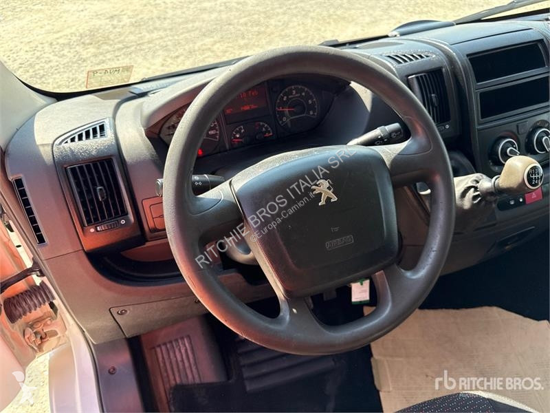 Camión Peugeot 335 L2H2 2.0 BLUEHDI 130CV Van...