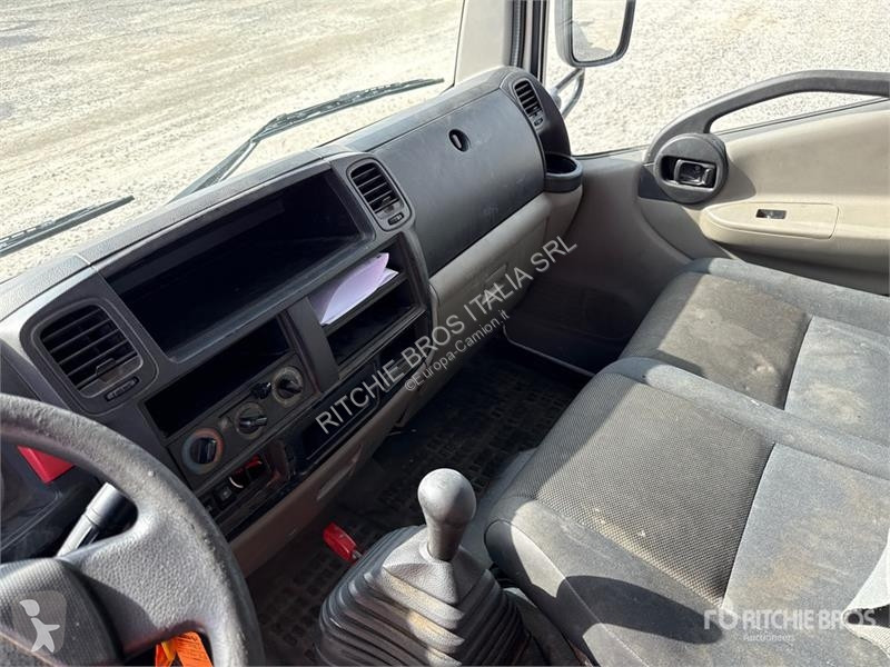 Camion Nissan Isoli PNT 230 20.5 m on Nissan...
