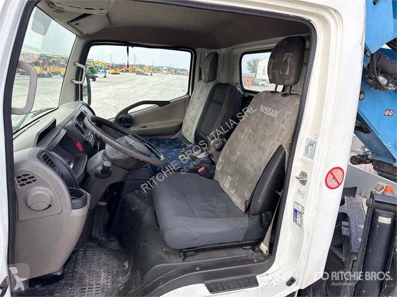 Camion  PNT205 NHD 18.1 m on Nissan Cabstar...
