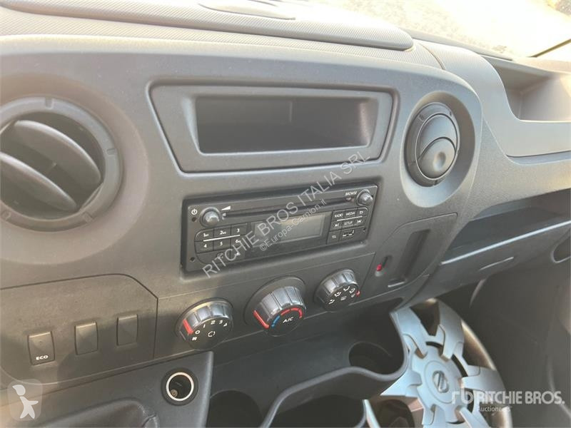 Camião Nissan NV400 P/M Curtain Side Truck