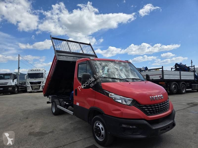 Véhicule utilitaire Iveco 35C12