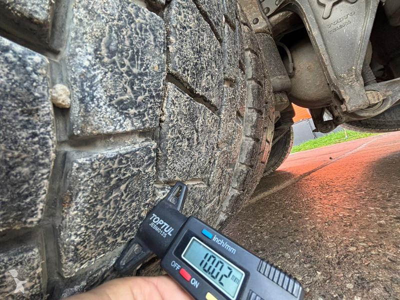Volvo 750 8x4*4 RETARDER / BOX L=5743 mm truck