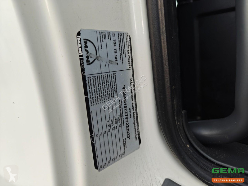 Camião MAN 12.210 4x2 Double Cab (6 persons)...