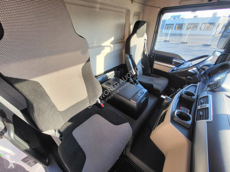 Камион MAN 12.220