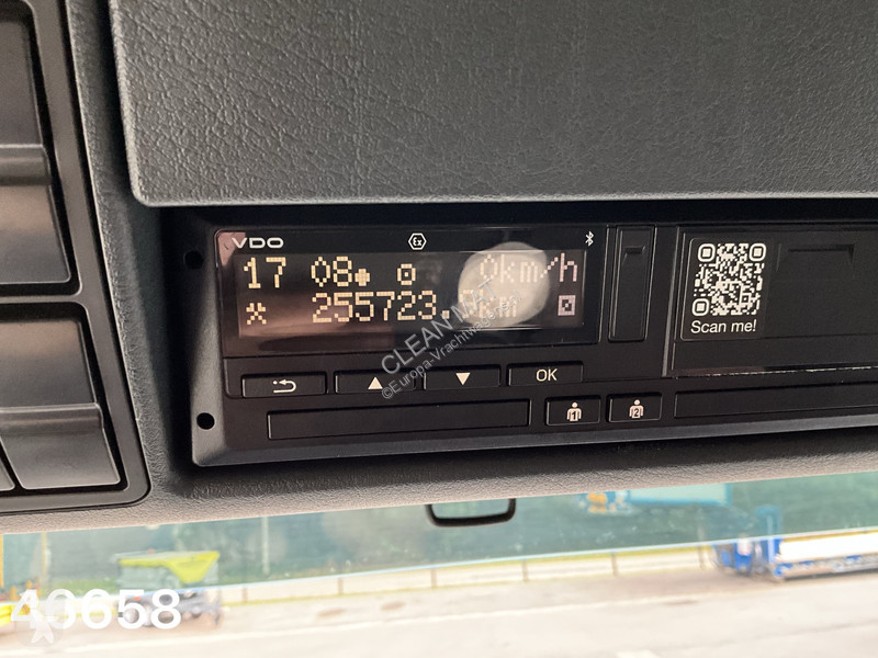 Teherautó MAN 26.330 6x2 met DHollandia laadklep