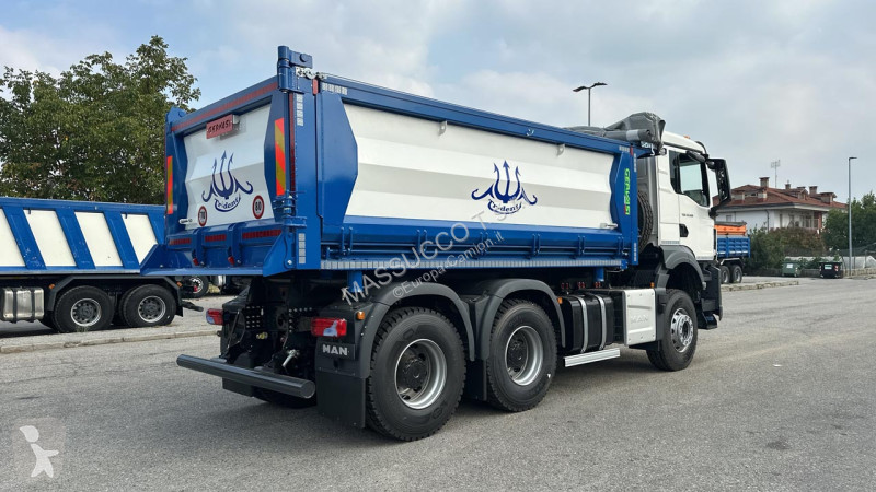 MAN TGS 33.520 6x4 truck