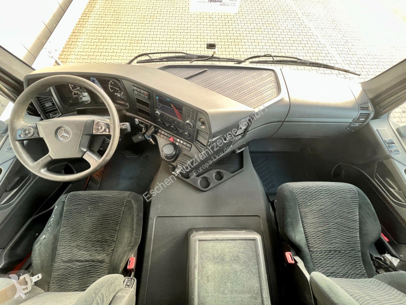 Kamion Mercedes...