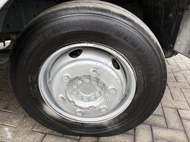 Vrachtwagen Mercedes 815 + MANUAL + spring