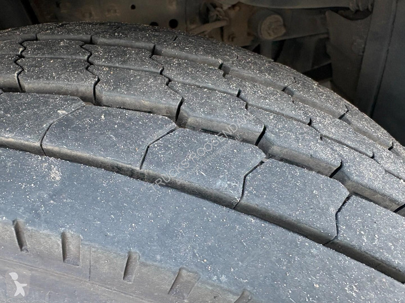 Vrachtwagen Iveco 80E180 + MANUAL + 8t + EURO 5...