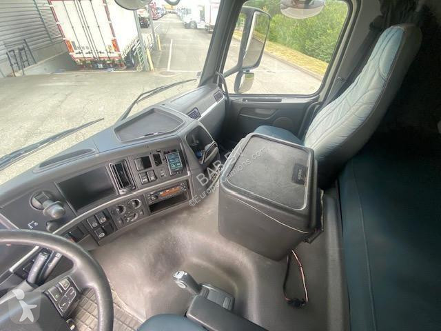 Kamion Volvo 330