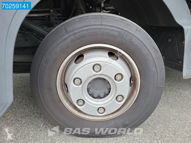 Camion Mercedes 816 4X2 7.49t Thermoking B-100...