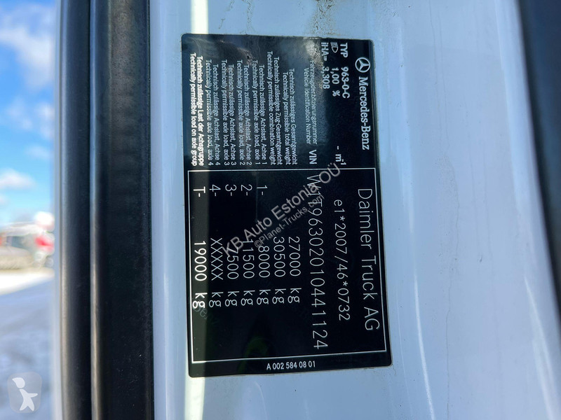 Kamion Mercedes 2735 6x2*4 BOX L=8476 mm