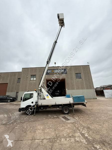 Camion Nissan NT400
