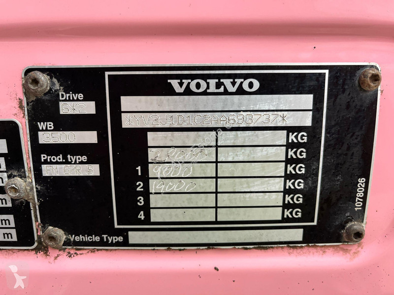 Camión Volvo 330 6x2 TANK 14000 l / VACUUM...